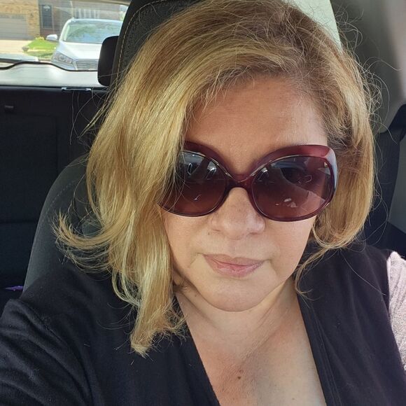 Fendi Sunglasses   - Picture 2 of 10